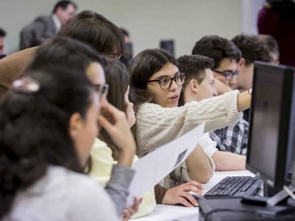 Los alumnos durante la fase práctica de su jornada de aprendizaje.