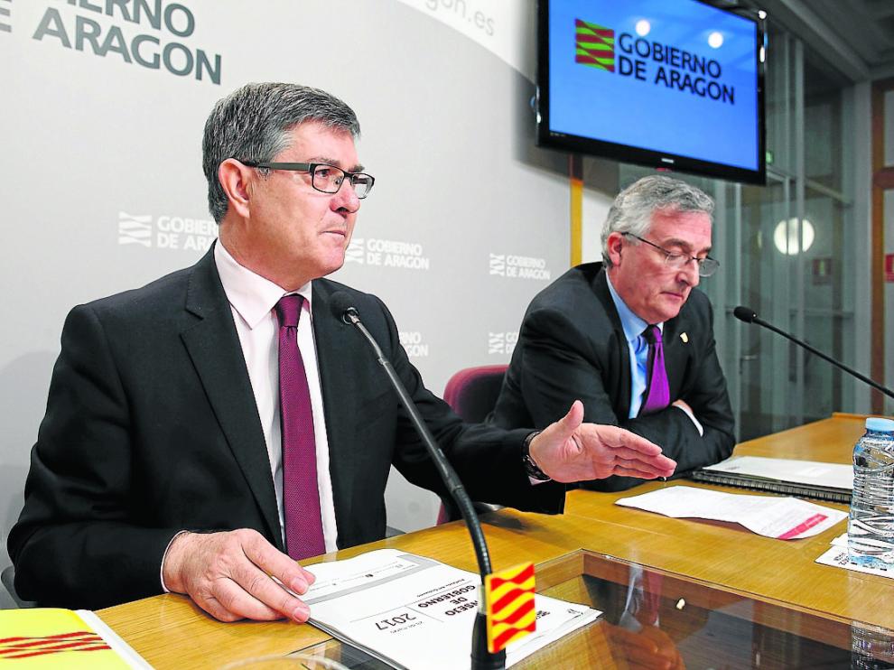 Vicente Guillén y Joaquín Olona, en rueda de prensa tras el Consejo de Gobierno.