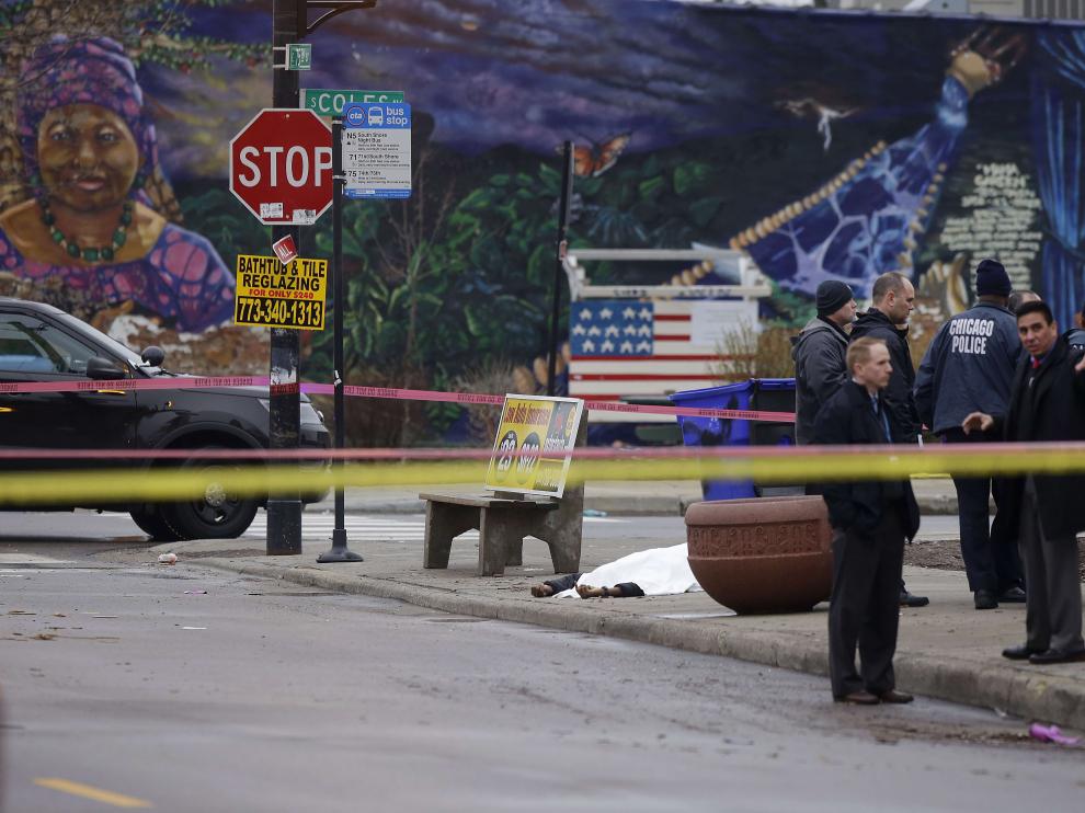 Cuatro personas mueren en tiroteo en un restaurante de Chicago