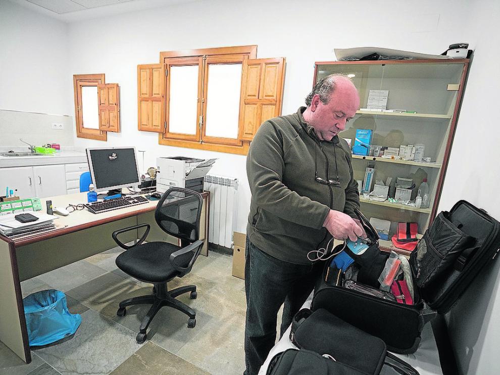 Juan Antonio Madueño trabaja como médico rural desde hace años.