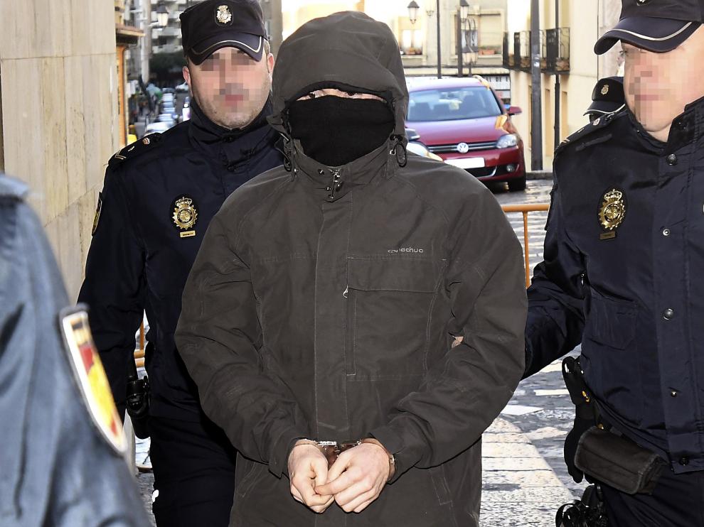 El acusado por el asesinato en Astorga (León) en abril de 2015 de la peregrina estadounidense Denise Pikka, Miguel Ángel Muñoz Blas, a su llegada a la Audiencia Provincial de León, este lunes.