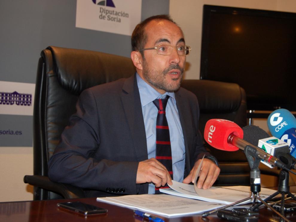 El presidente de la Diputación Provincial de Soria, Luis Rey, este lunes en rueda de prensa