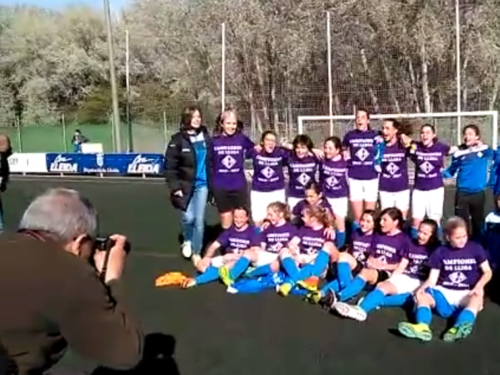 Fotograma del vídeo de la celebración del equipo.