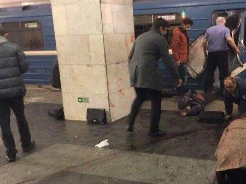 Imágenes difundidas por la prensa local muestran una gran humareda en el andén donde se ha producido la explosión.