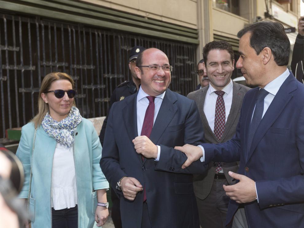 Fernando Martínez Maillo y el ya expresidente de Murcia, Pedro Antonio Sánchez, este martes.