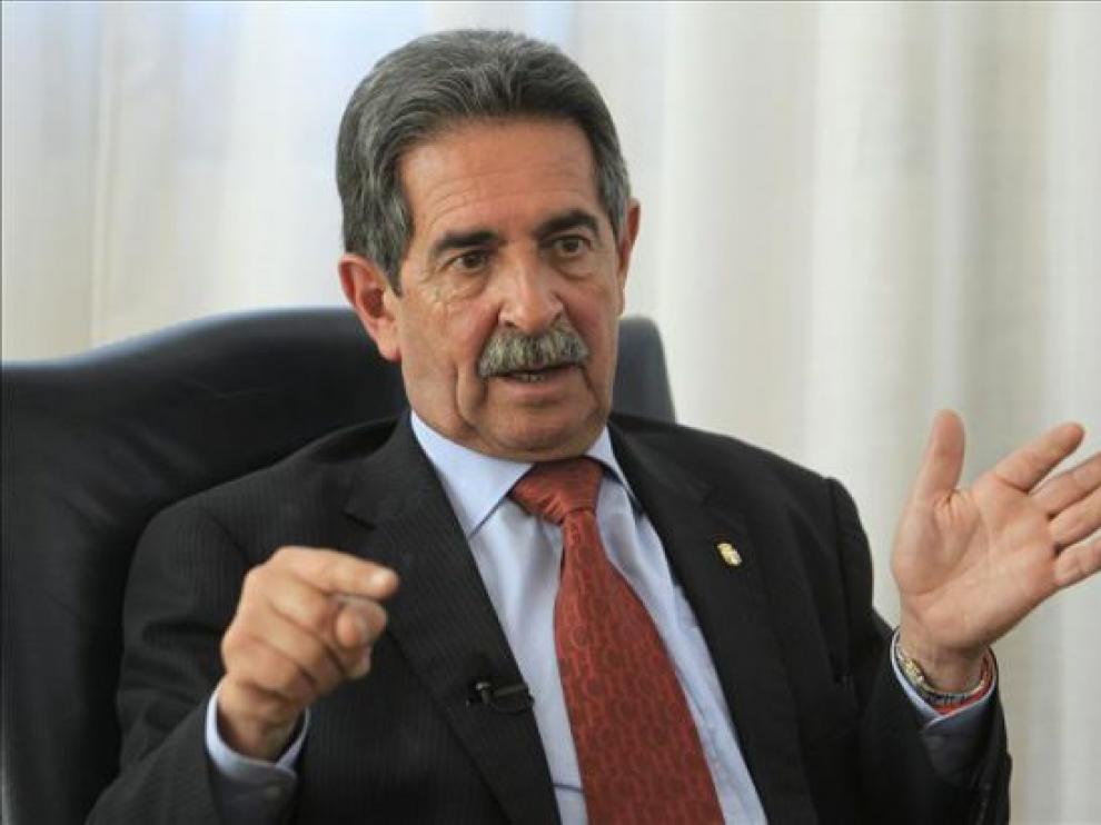 El presidente del Gobierno de Cantabria, Miguel Ángel Revilla, en rueda de prensa.