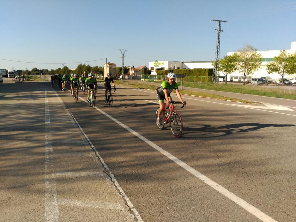 Los socios del Club Ciclista Oscense disfrutan de un fin de semana de actividades.