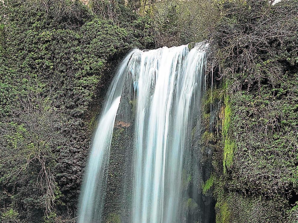 Cascada de la Requijada, río Piedra.