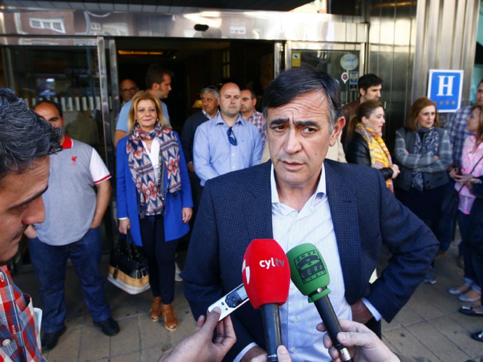 Antonio Pardo y el sector crítico se han reunido este martes en un céntrico hotel antes de la junta directiva.