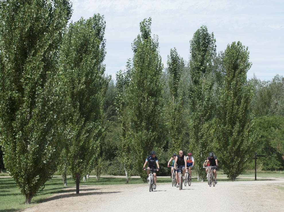 Paseo por Los Galachos de Juslibol, en Zaragoza.