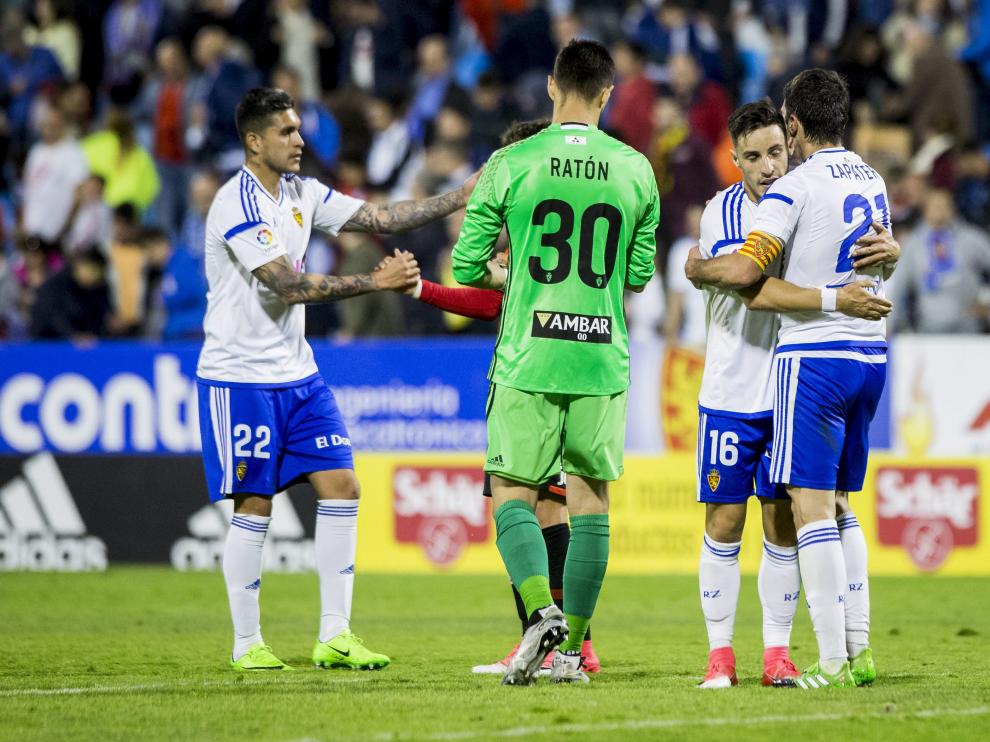 Jesús Valentín, Isaac y Zapater se felicitan tras el triunfo logrado ante el Mallorca.