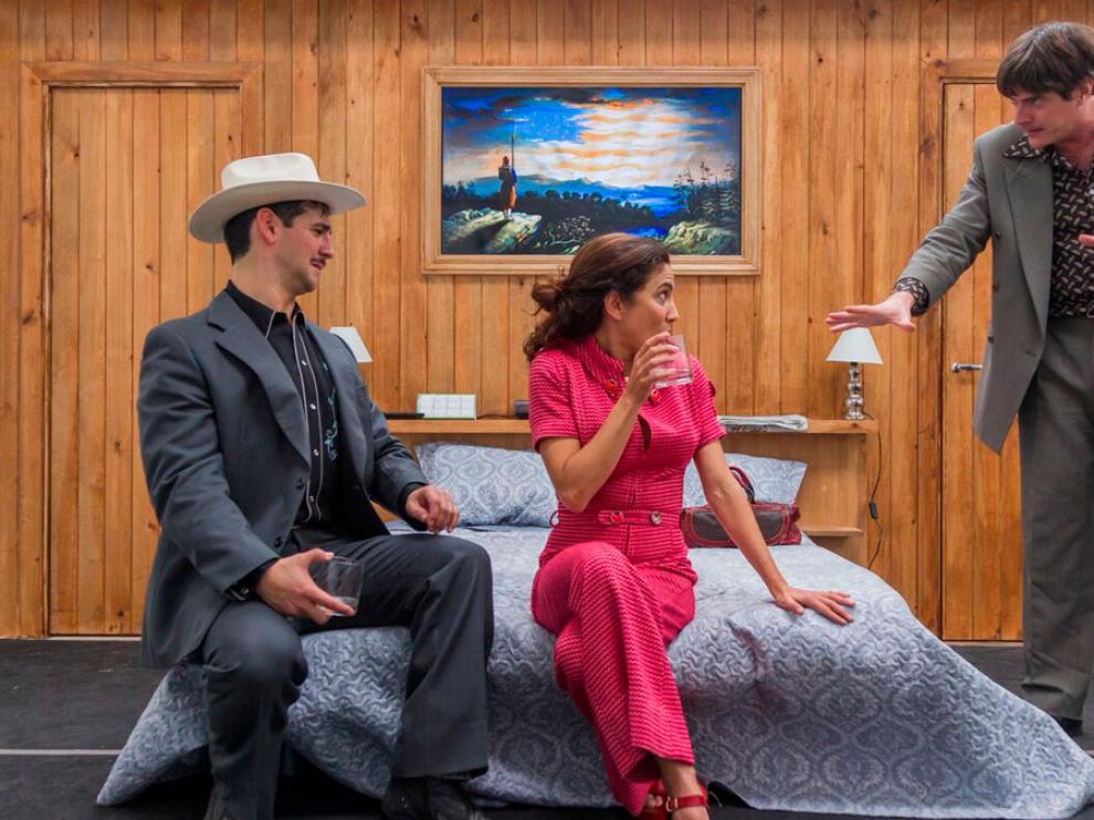 Fran Perea, Toni Acosta y Javier Márquez, en una escena de 'La estupidez'