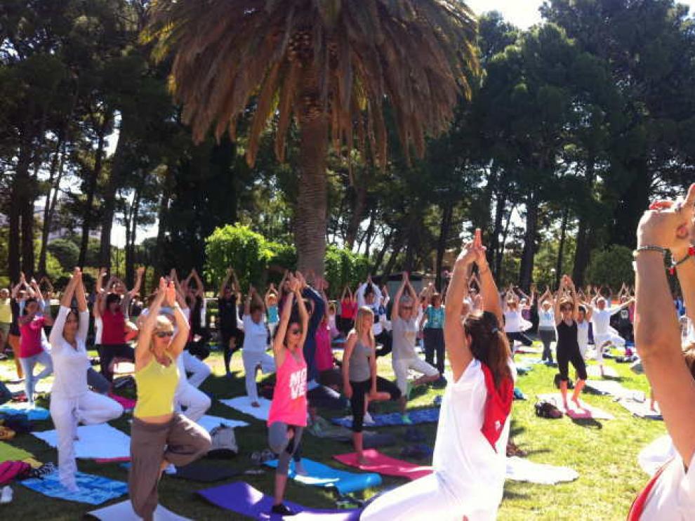 Una sesión de yoga Master Class en Zaragoza.