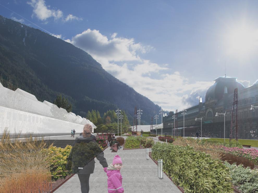 Una gran zona verde entre el edificio histórico y la nueva terminal. La primera actuación pasa por levantar los actuales raíles de este lugar para tender las nuevas cinco vías en la parte oeste, al lado de la nueva estación.
