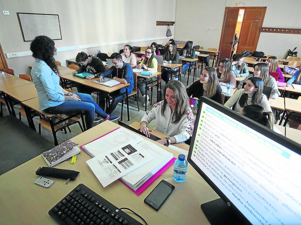 Alumnos de Magisterio en un aula de la Facultad de Ciencias Humanas y de la Educación.