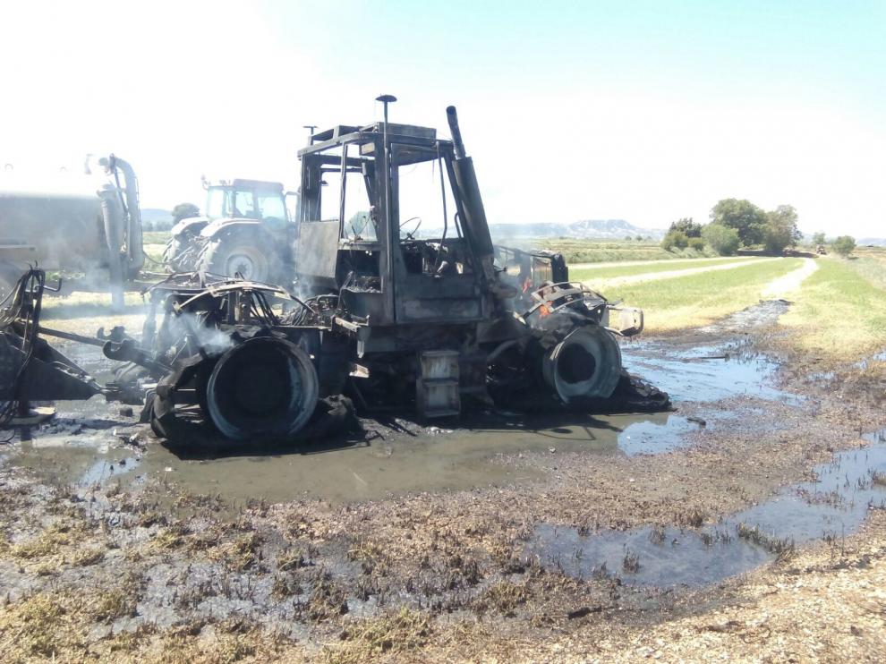 Incendio de un tractor en Frula (Huesca)