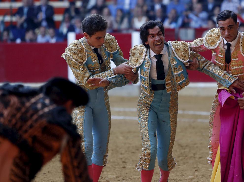 Curro Díaz, instantes después de la cornada.