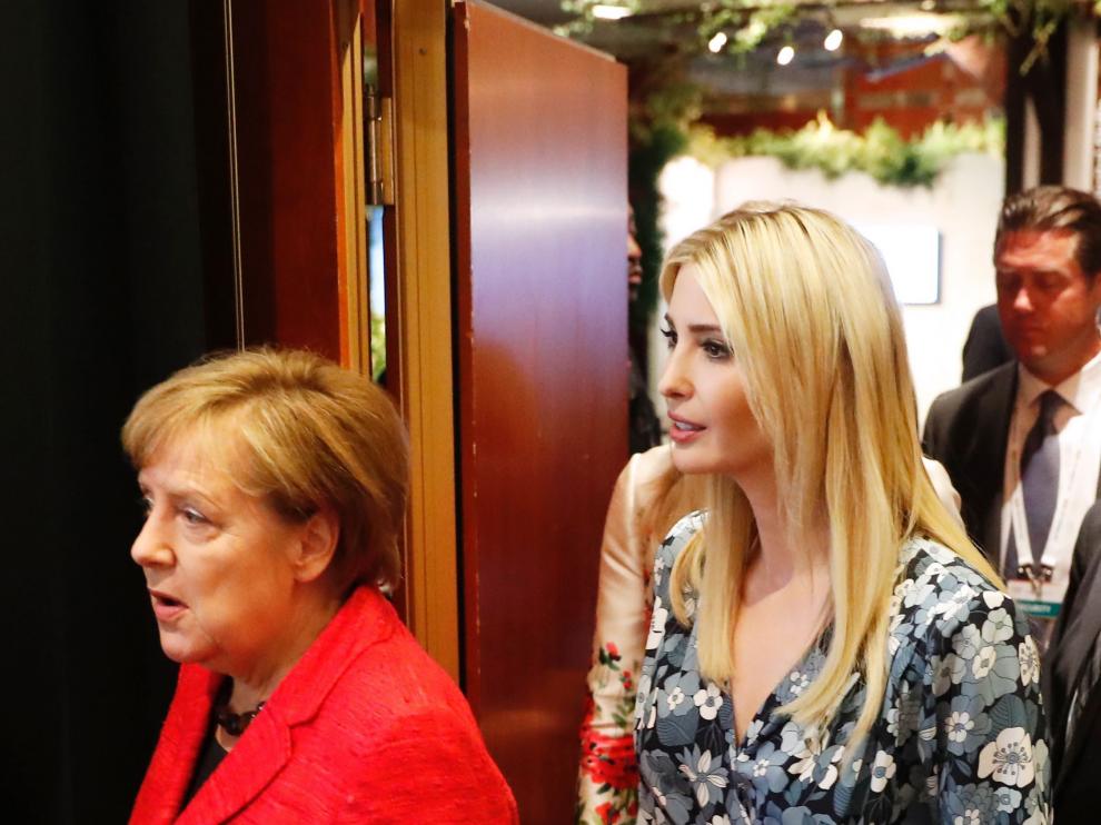 La canciller de Alemania, Angela Merkel, y la hija del presidente de Estados Unidos Ivanka Trump este martes en Berlín.