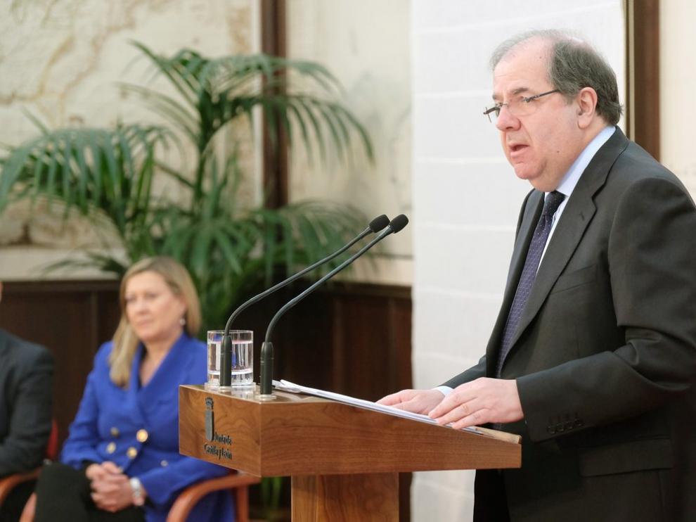 El presidente del Ejecutivo, Juan Vicente Herrera, durante la presentación de los Presupuestos de la Comunidad para 2017, este jueves.