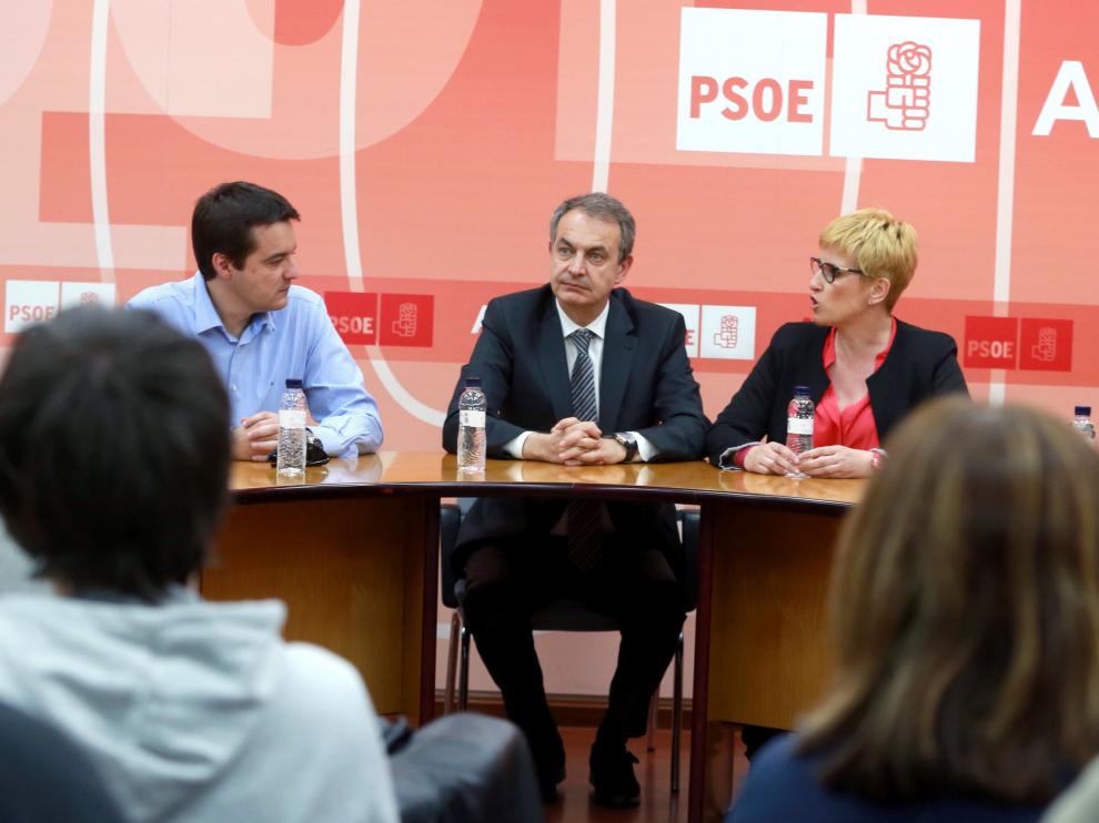 El expresidente del Gobierno de España, José Luis Rodríguez Zapatero, al inicio de la reunión con el grupo de apoyo a Susana Díaz, este jueves en Zaragoza.
