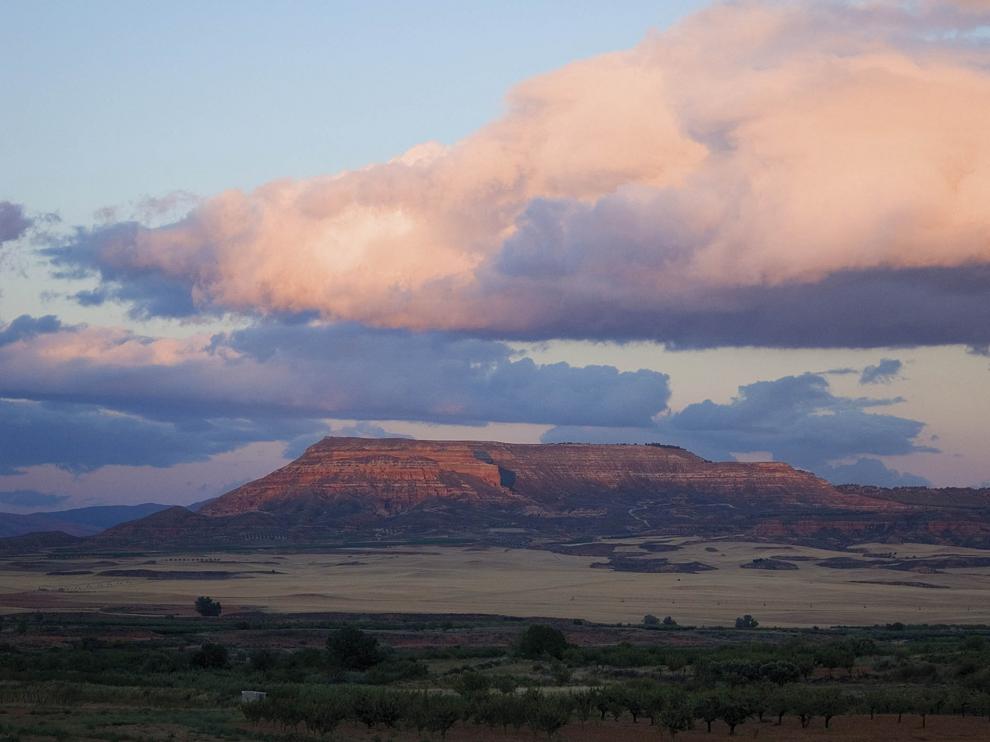 Panorámica de la sierra de Armantes, que flanquea el valle del Manubles por el Este.
