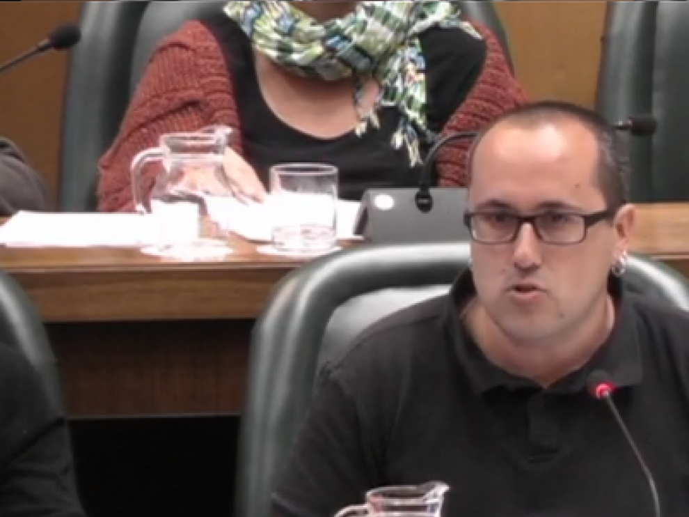 El consejero municipal de Servicios Públicos y Personal en el Ayuntamiento de Zaragoza, Alberto Cubero, este viernes en el Pleno municipal.
