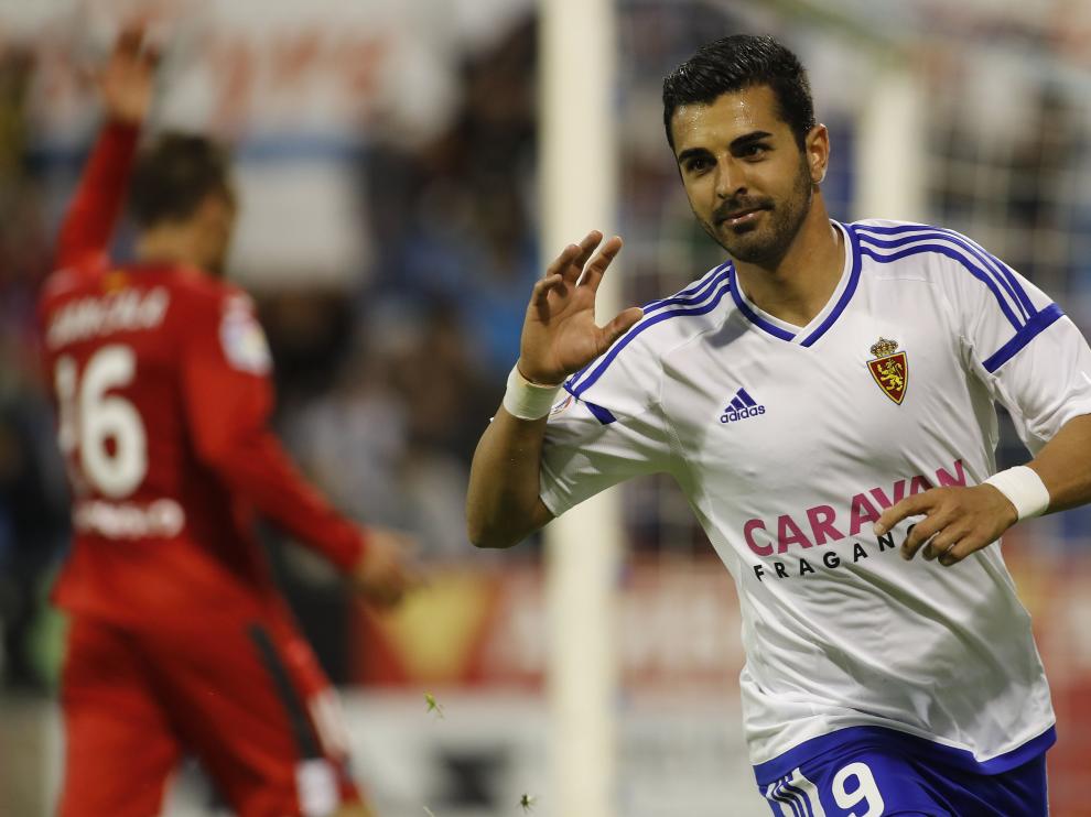Ángel Rodríguez celebra un gol en La Romareda.