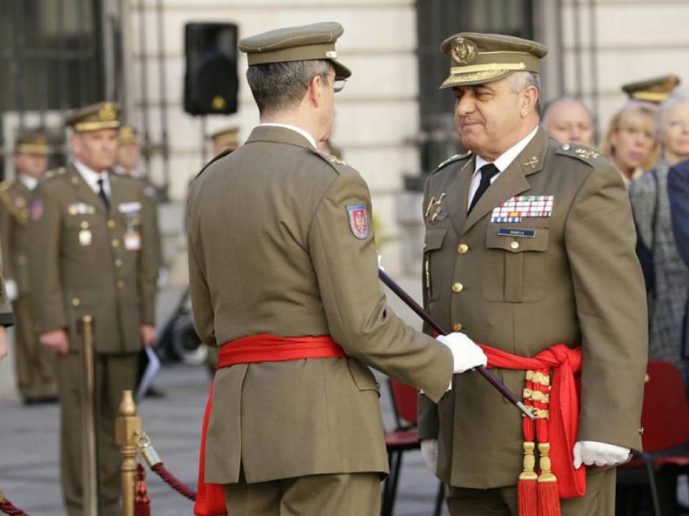 El general Francisco javier Varela Salas, a la derecha, en su toma de posesión como jefe del Ejército de Tierra.