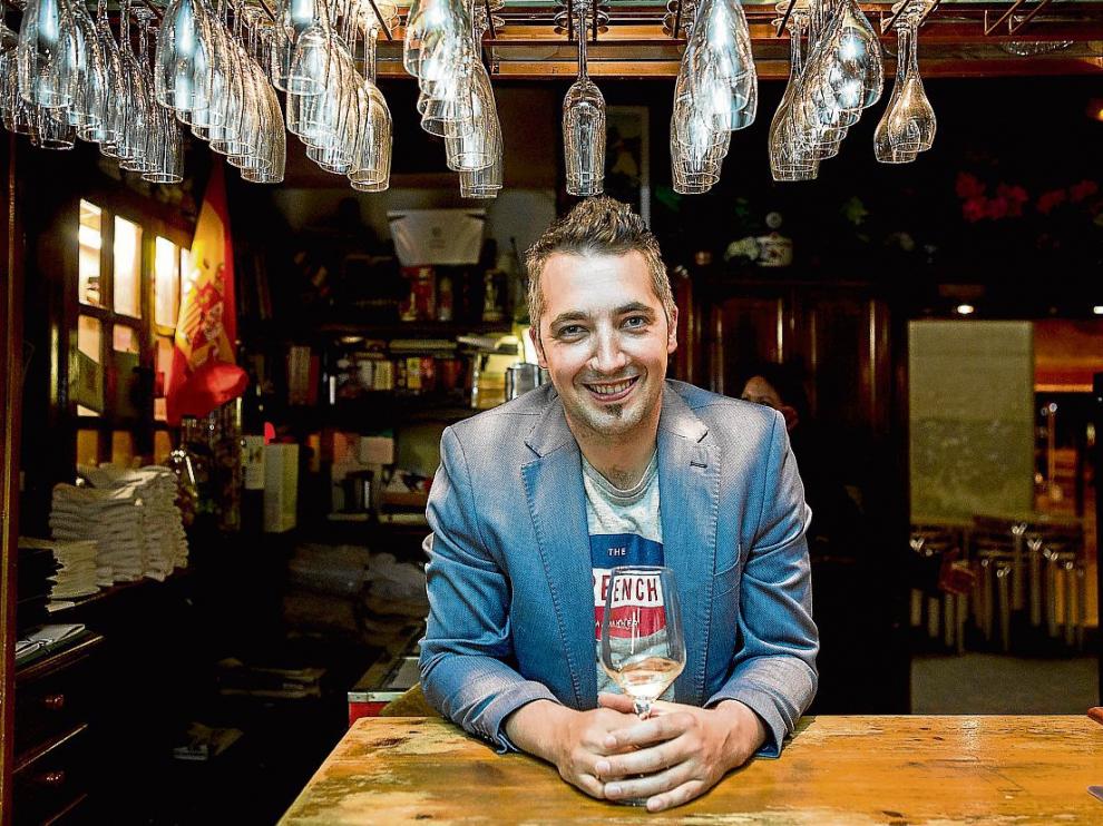 Manu Jiménez, el jueves, en la cervecería Beerland de Zaragoza, donde estuvo en una cata.