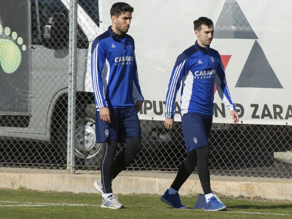 Lele Cabrera, junto a Lanzarote, al inicio del entrenamiento.