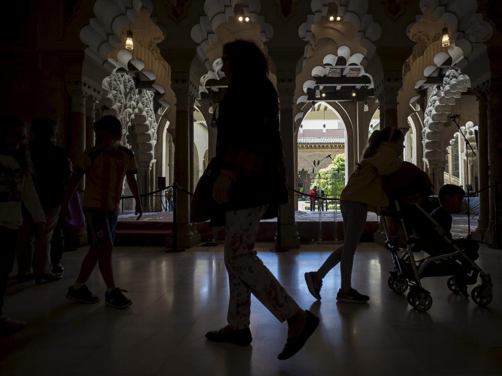 La Aljafería, uno de los edificios zaragozanos más visitados por los turistas, va ser inspiración para cuatro cineastas.