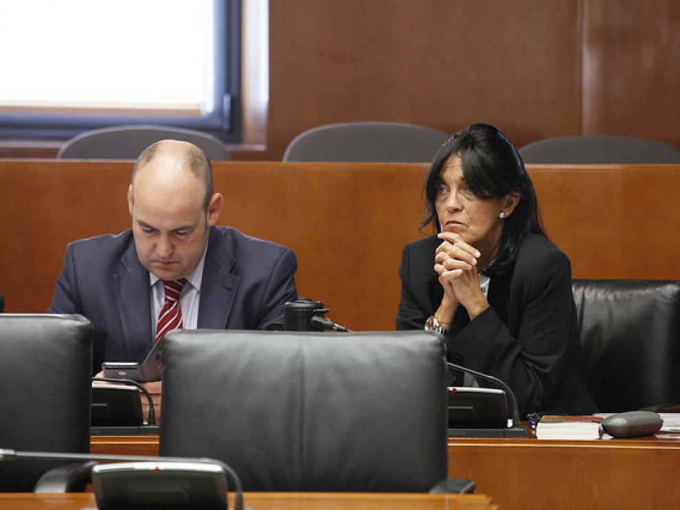 Los diputados del PP Ferrando y Galve, durante la Comisión de Educación celebrada esta mañana