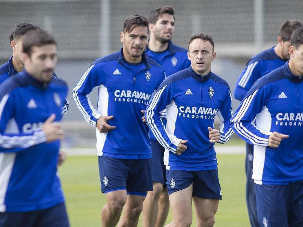 Bedia, Xumetra, Cani, por delante de Marcelo Silva y Cabrera, en el ensayo del jueves en la Ciudad Deportiva.