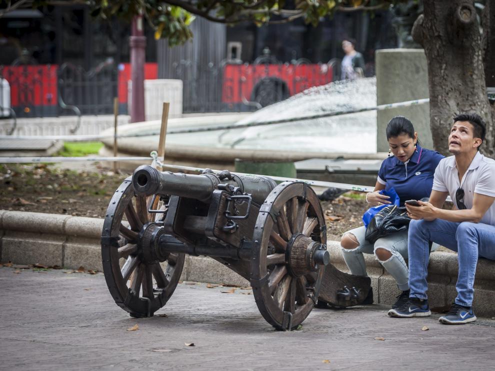 El cañón recién restaurado, en su emplazamiento habitual.