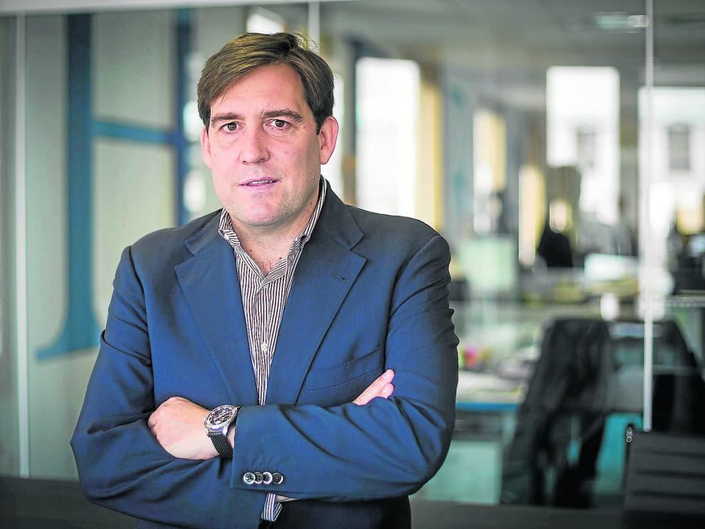 El presidente del Tecnyconta Zaragoza, Reynaldo Benito, posa en la redacción de HERALDO, ayer.