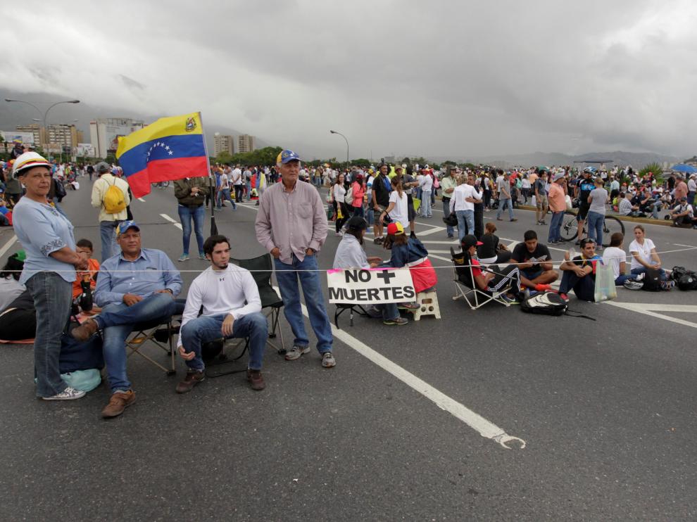 Piquetes y 'plantones' contra Maduro en toda Venezuela.
