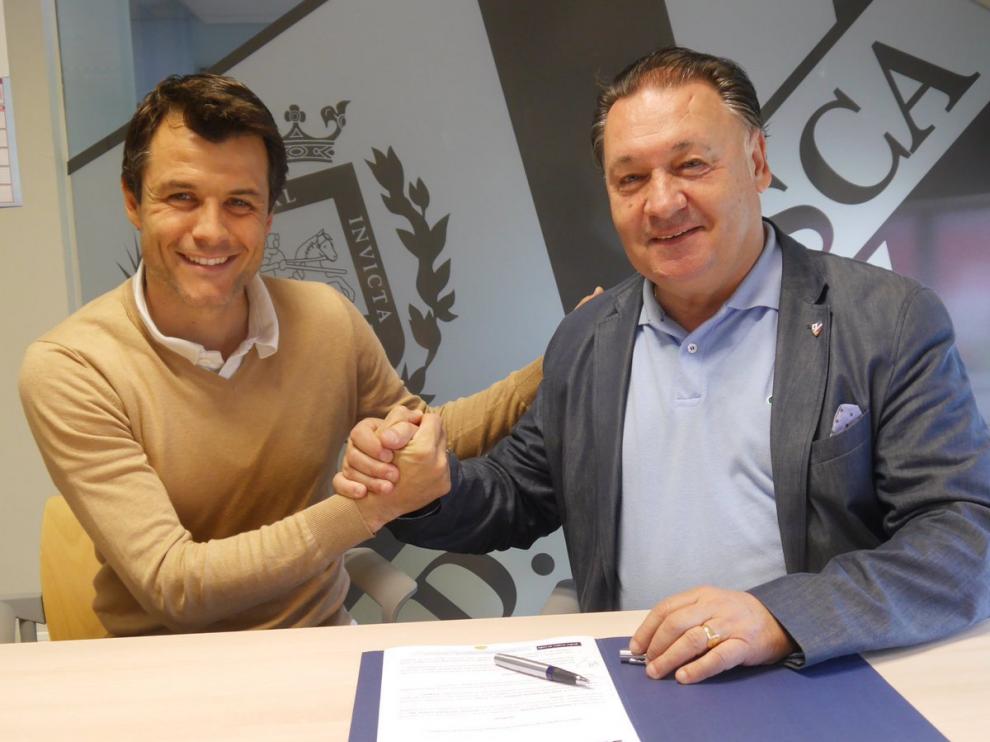 Camacho amplía su contrato dos años más con la SD Huesca.