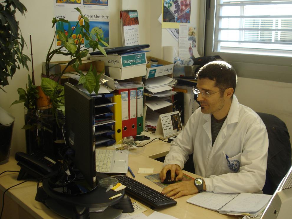 Víctor Sebastián acaba de recibir el premio Marie Sk?odowska-Curie por su trabajo de investigación que desarrolla en el Instituto de Nanociencia de Aragón.