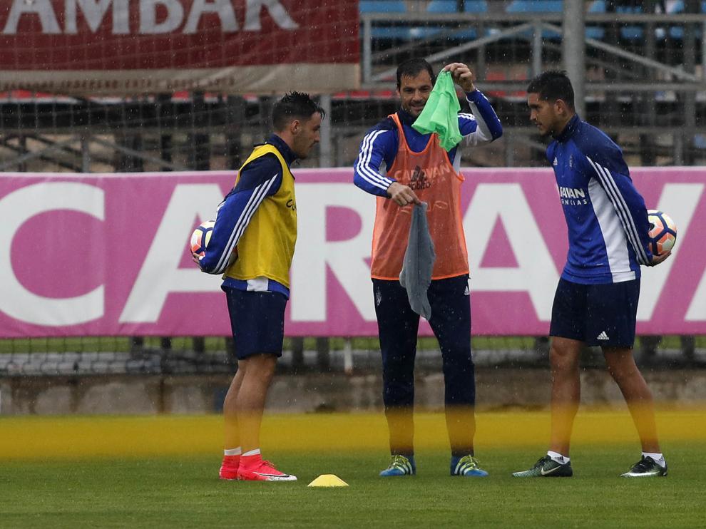 Entrenamiento del Real Zaragoza, este jueves.