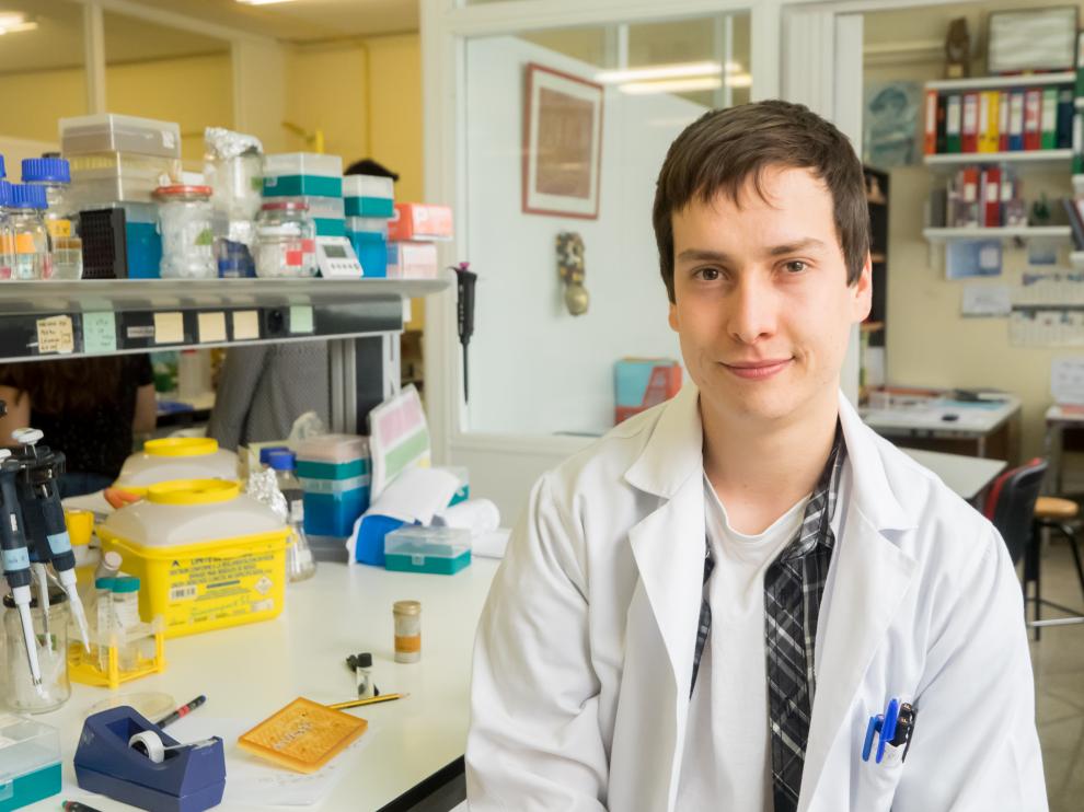 Pablo Iruzubieta, estudiante de quinto de Medicina, ha recibido una beca de la Asociación Española contra el Cáncer.