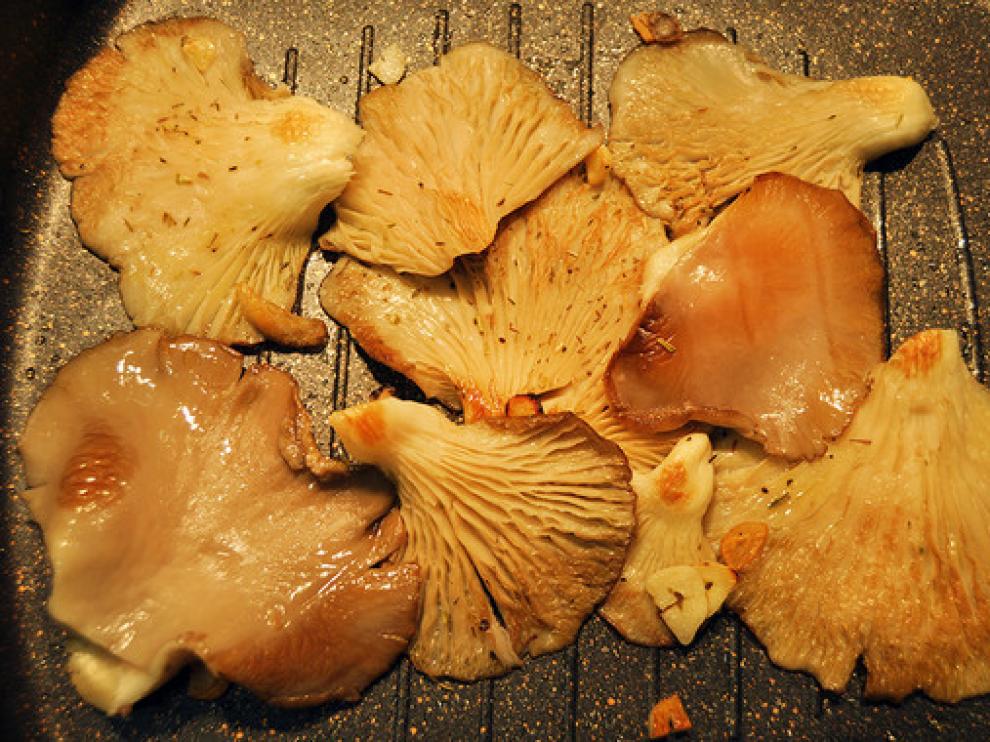 Las setas cocinadas al grill o la plancha, al igual que al microondas, apenas pierden sus propiedades nutricionales