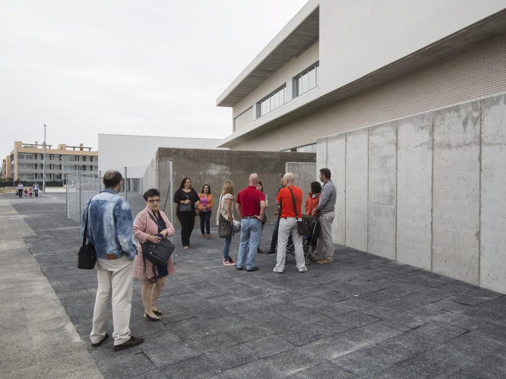 Colegio Ánfora de Cuarte de Huerva. Los tribunales, en contra de lo que estimaba el Departamento de Educación, permitieron la apertura del centro concertado en septiembre de 2015 (en la foto, el día de la inauguración) y, posteriormente, obligaron a su concierto.