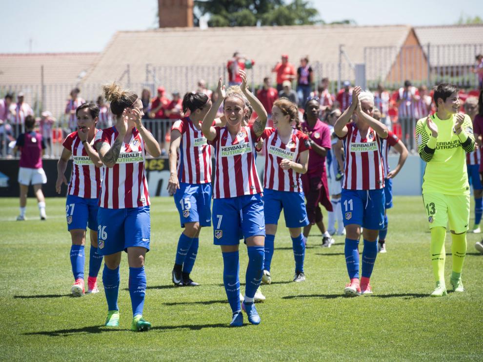 Las jugadoras del Atlético de Madrid celebran la Liga.