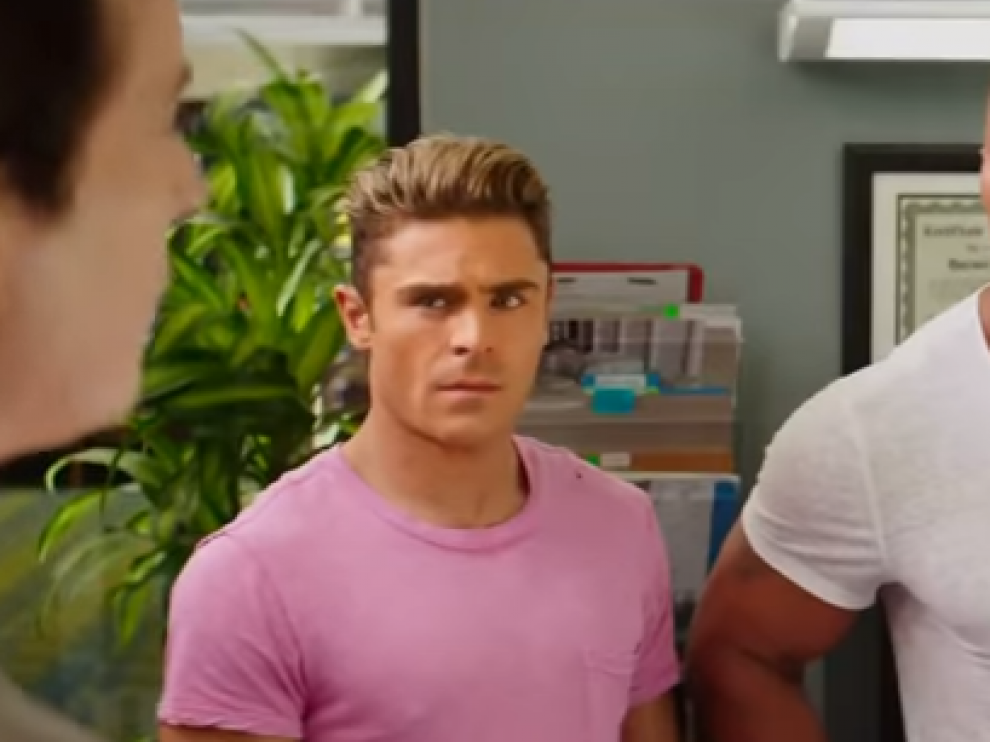 Zac Efron y Dwayne Johnson en 'Vigilantes de la playa'.