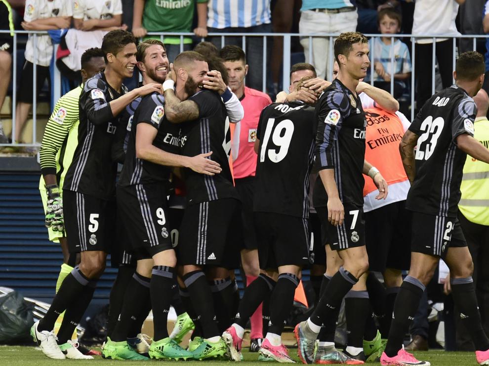 Los jugadores madridistas celebran su título de Liga número 33.