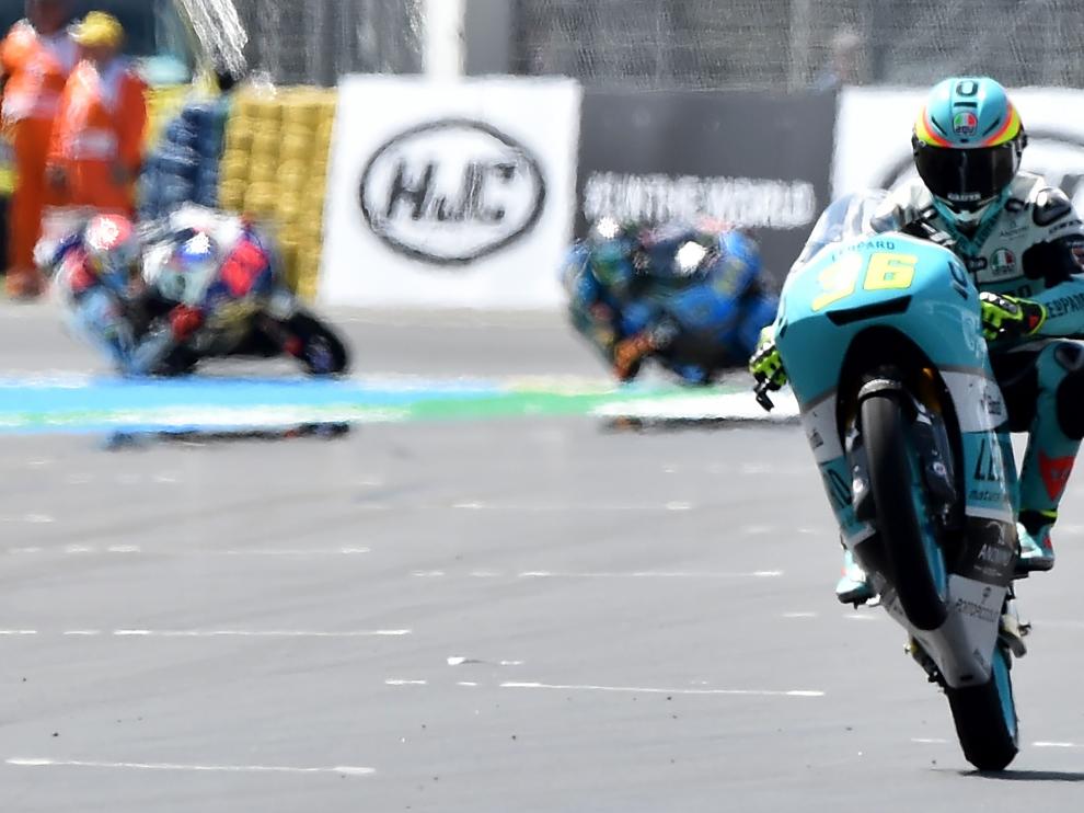 Mir cruza la línea de meta en Le Mans
