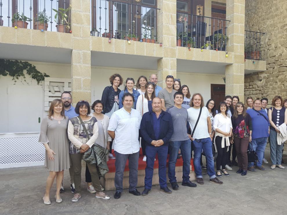 El grupo de participantes en la Hospedería de Sádaba, tras visitar Sos del Rey Católico y Uncastillo.
