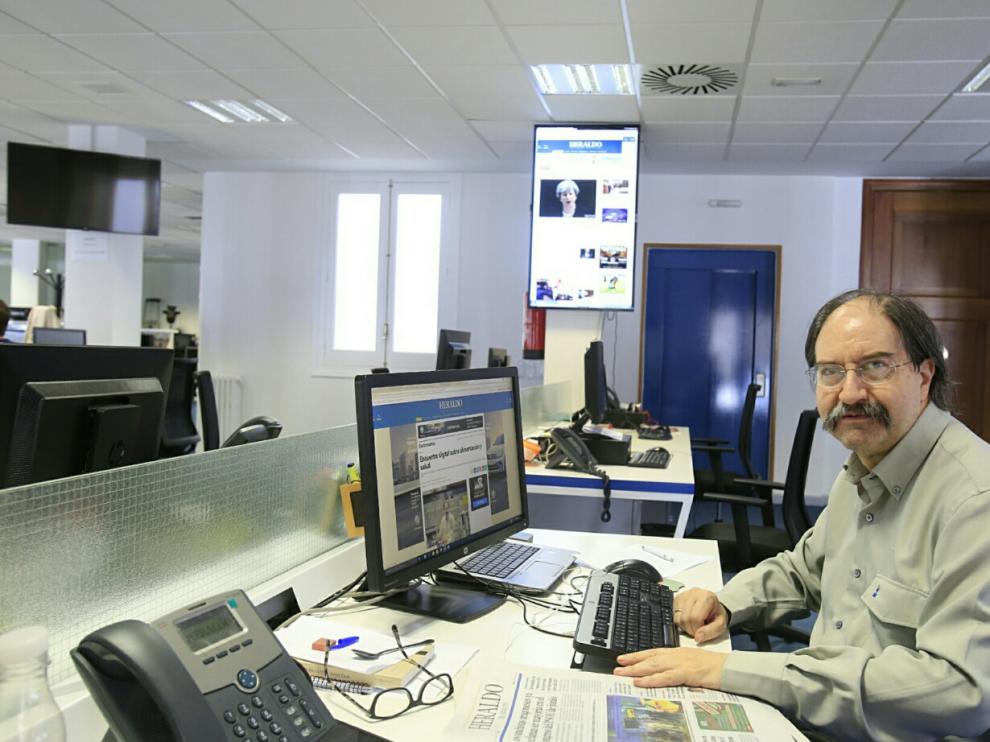 El catedrático de Tecnología de los Alimentos Miguel Calvo, en la redacción de Heraldo de Aragón.