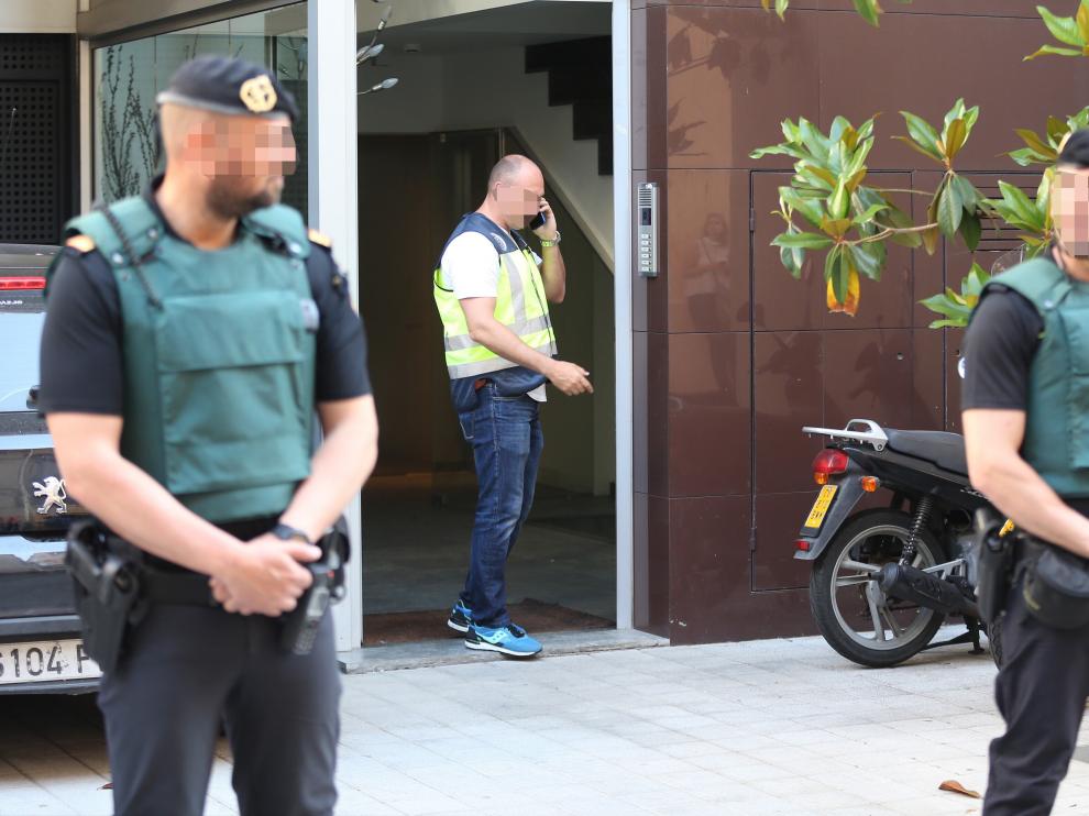 Trasladan a Rosell al cuartel a pasar la noche y su mujer queda en libertad con cargos.
