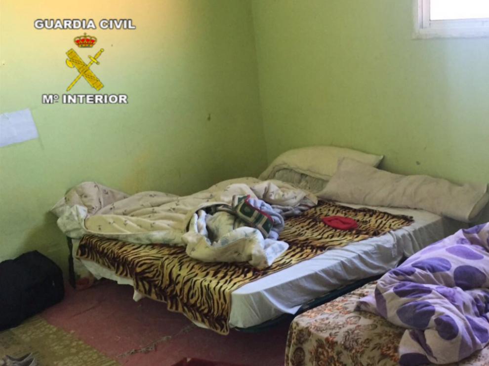 Retenidas contra su voluntad en una casa sin luz ni agua